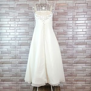 David's Bridal wedding dress Size 10
